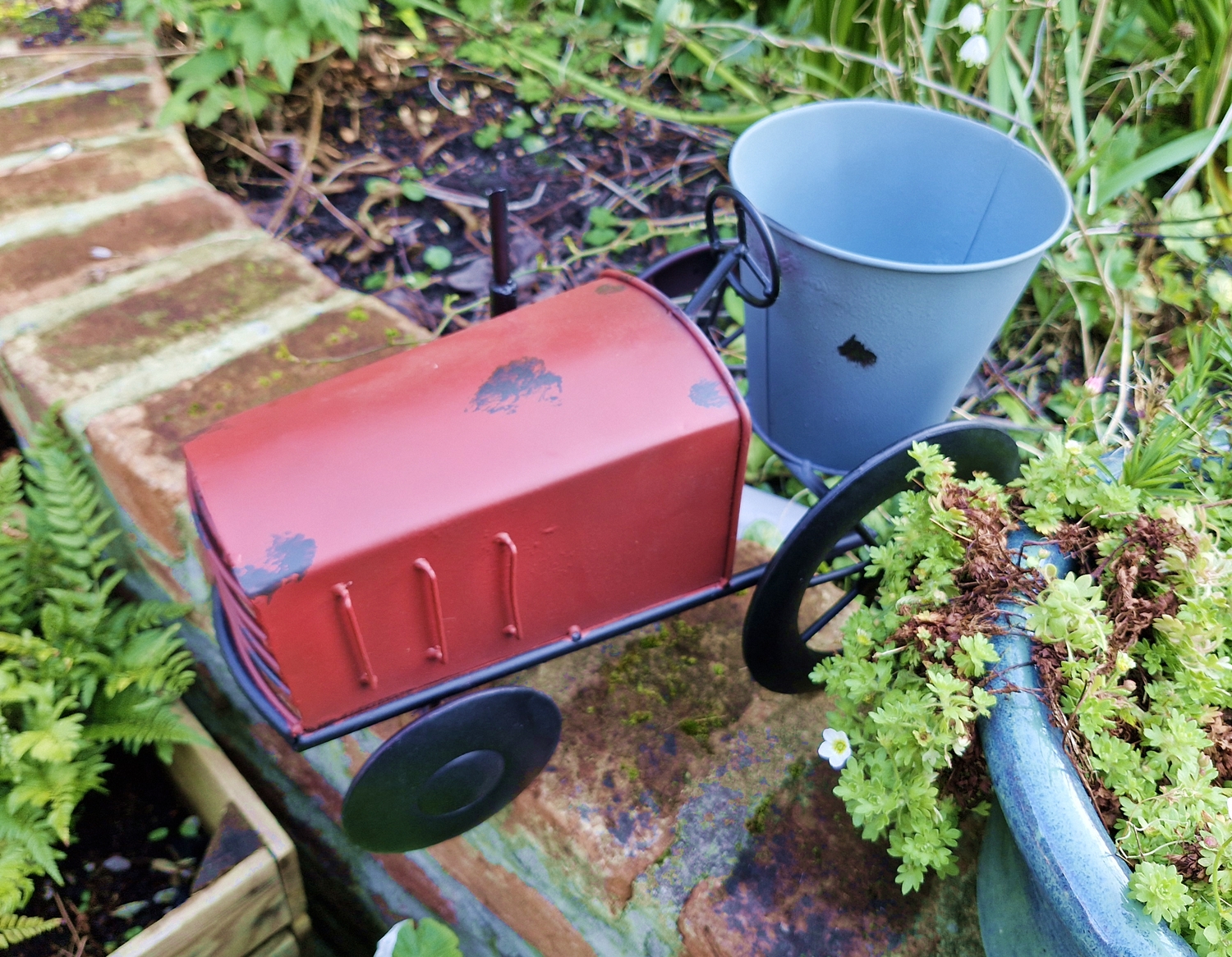 Tractor Flower Pot Holder Planter Garden Ornament - Image 3