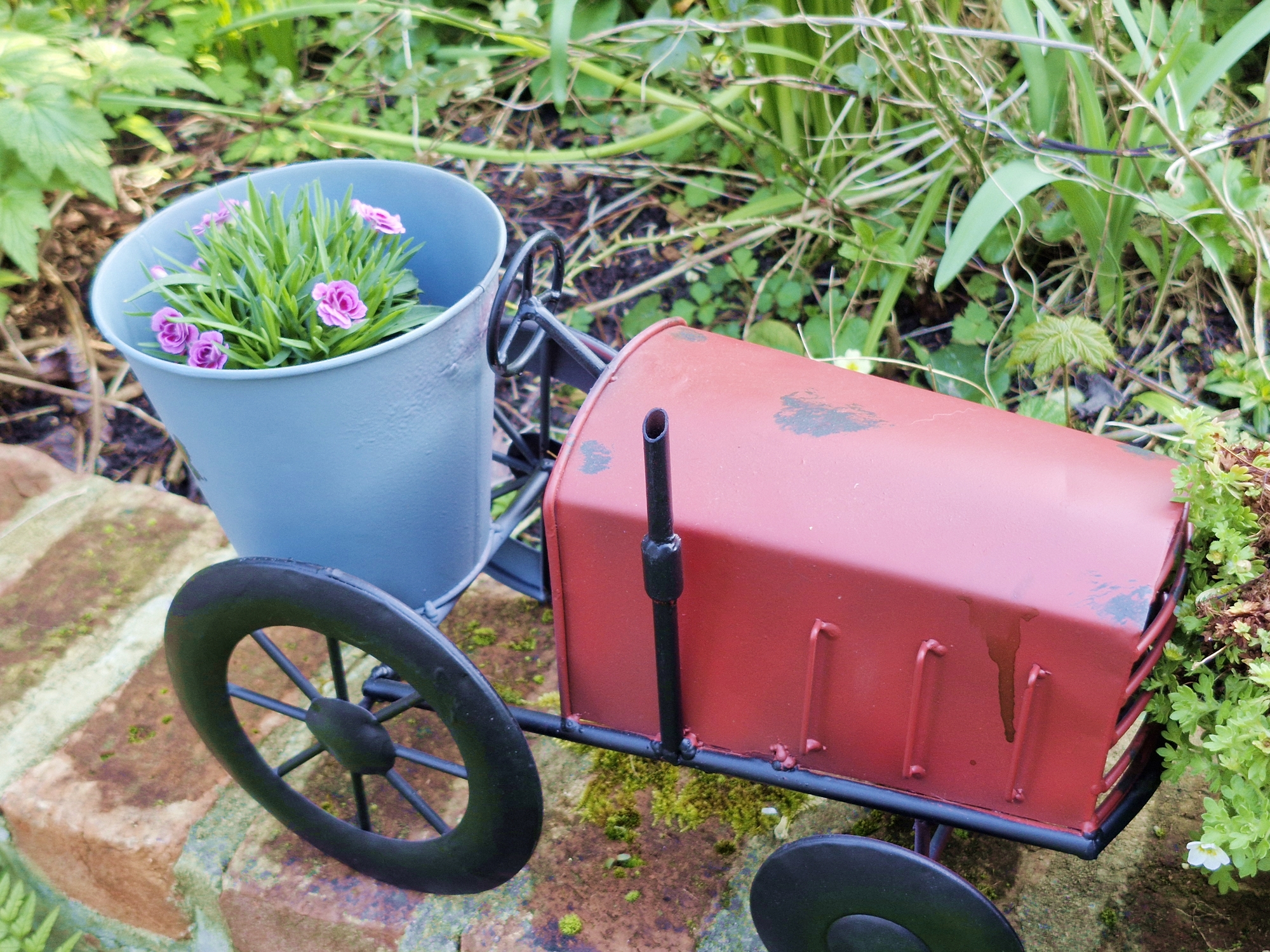 Tractor Flower Pot Holder Planter Garden Ornament - Image 4